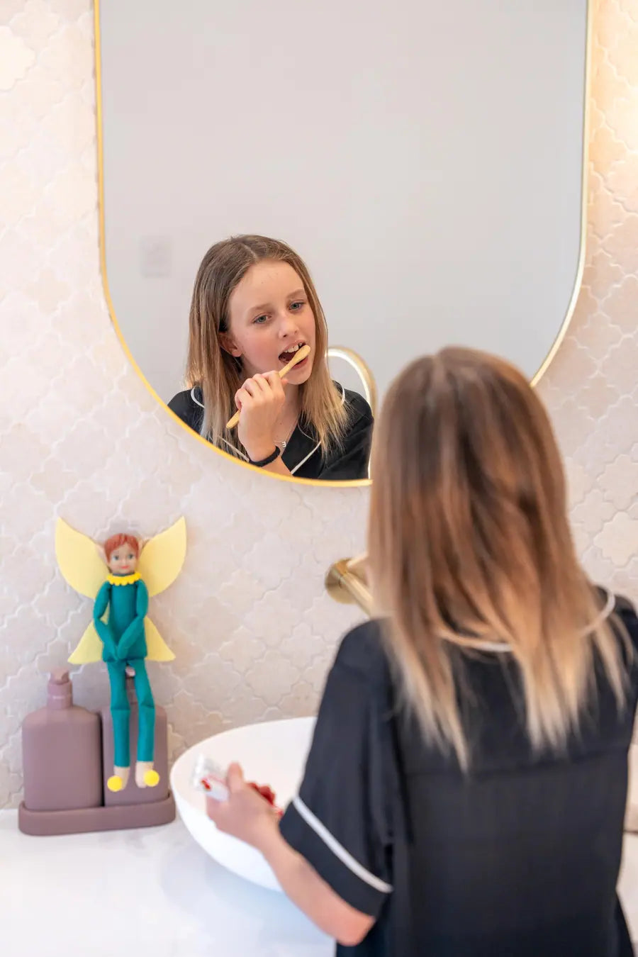 Brushing with an audience