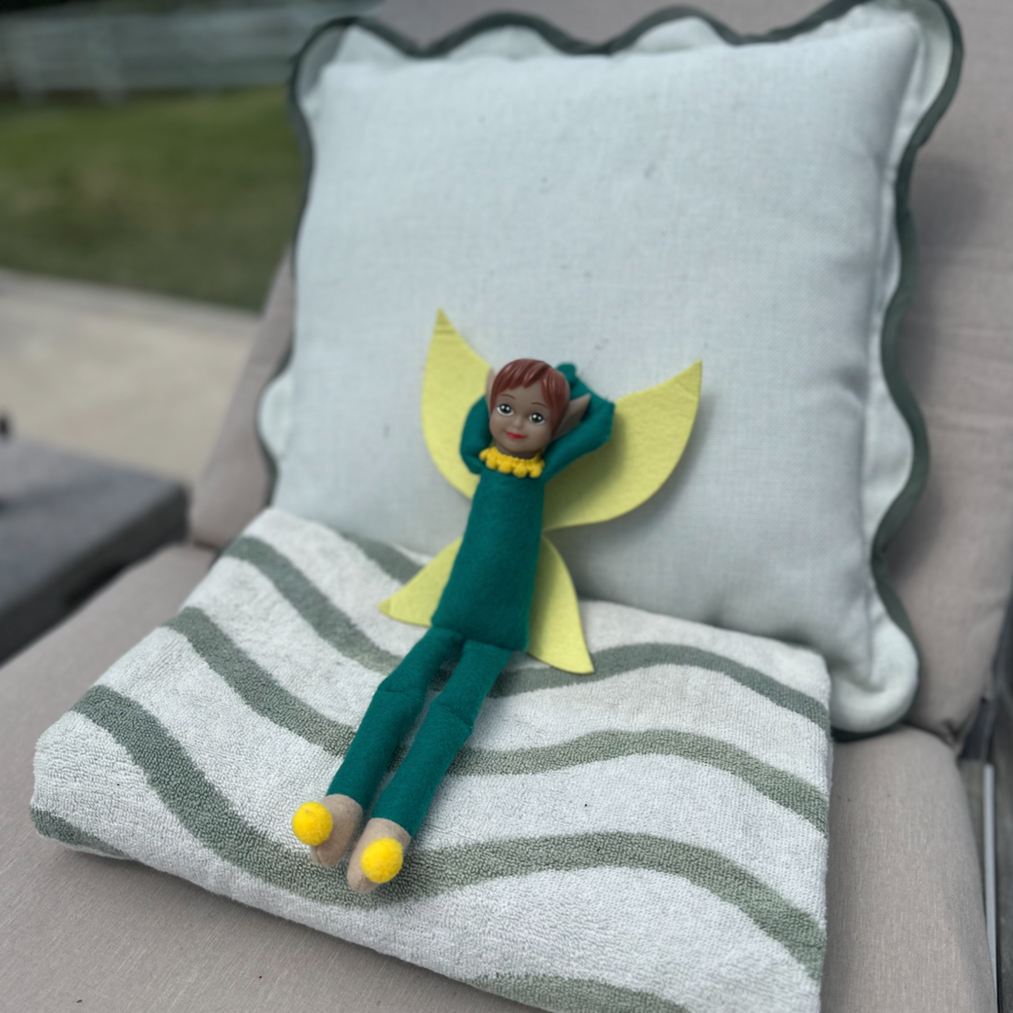 Tooth Pixie chilling poolside